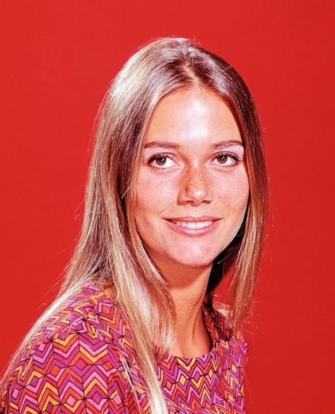 Peggy Lipton  American actress  Margaret Ann Lipton (August 30, 1946 – May 11, 2019) was an American actress, model, and singer. Well known through her role as flower child Julie Barnes in the counterculture television series The Mod Squad (1968–1973) for which she won the Golden Globe Award for Best Actress – Television Series Drama in 1970. Julie Barnes, Peggy Lipton, 60s Tv Shows, Michael Cole, Celebrities Who Died, Abc Photo, Mod Squad, Portrait Vintage, Hollywood Legends