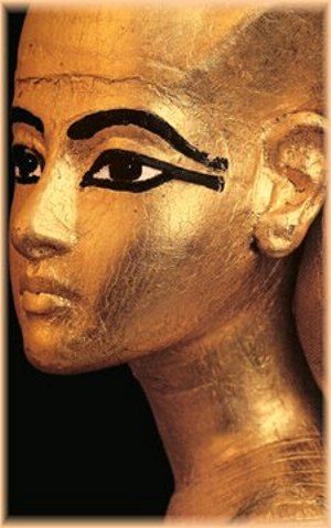 History Men & Women- the blackness (eyeliner) is show on the statue which was known as kohl for the Egyptians. Ancient Egypt Makeup, Ancient Egyptian Makeup, Egyptian Make Up, Egypt Makeup, Egyptian Eye Makeup, Egyptian Makeup, Egyptian Eye, Egyptian Artifacts, Egyptian Culture