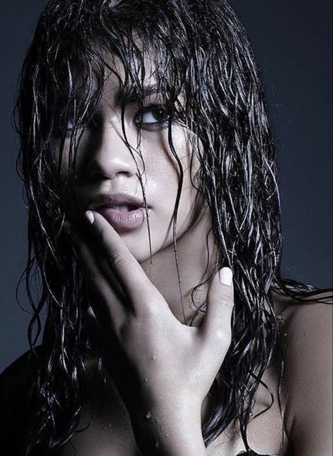 Zendaya Photoshoot, Beauty Fotografie, Wet Look Hair, Zendaya Style, Hair Photography, Creative Photoshoot Ideas, Model Poses Photography, Beauty Shoot, Shooting Photo