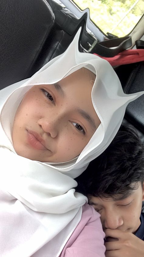 Lelaki Hensem Malaysia, Ootd Poses, Ootd Aesthetic, Hijab Aesthetic, Creative Profile Picture, Muslim Women Hijab, Hijabi Outfits Casual, Cute Couple Wallpaper, Beautiful Muslim Women