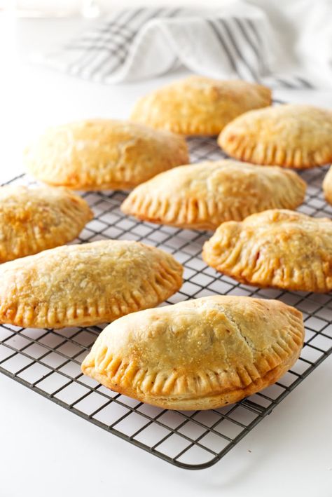 Argentinian Chicken, Chorizo Empanadas, Goya Recipe, Baked Empanadas, Beef Empanadas Recipe, Beef Chorizo, Cheese Empanadas, Chicken Empanadas, Beef Empanadas