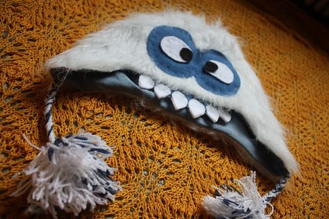 BYOV: bring your own vegetables: How To: Yeti Hat Abominable Snowman Craft, Yeti Costume, Abominable Snowman Costume, Snowman Hat Diy, Kids Fleece Hats, Christmas Party Costumes, Yeti Hat, Snowman Costume, Christmas Party Costume