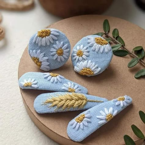 Embroidered Hair Bows, Soya Mumu, Diy Hair Accessories Ribbon, Miniature Embroidery, Handmade Hair Clip, Bead Embroidery Tutorial, Handmade Embroidery Designs, Hand Embroidery Flowers, Handmade Headbands