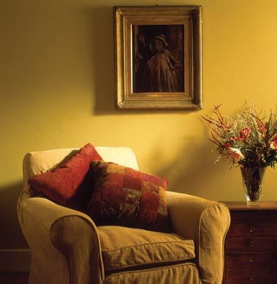 ochre room - comfortable, serene Ochre Room, Ochre Living Room, Ochre Bedroom, Yellow Rooms, Chess Room, Ochre Color, House Colour, Art Deco Living Room, Georgian House