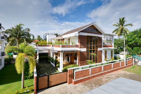 4 Kochi homes that are like meditative sanctuaries | Architectural Digest India Kerala Traditional House, Kerala Architecture, Compound Wall Design, Compound Wall, Romanesque Architecture, Living Photo, Modern And Traditional Decor, Kerala House Design, Kerala Houses