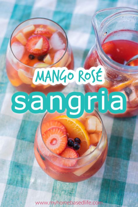 Mango Sangria Recipes, Sangria Vodka Recipe, Rosé Cocktails, Moscato Sangria Recipes, Vodka Sangria, Tequila Sangria, Mango Sangria, Champagne Sangria, Tropical Sangria