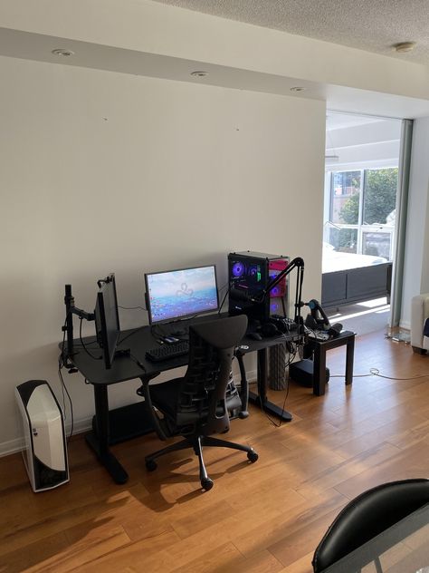 Dual PC stream / Ultimate competitive E sports setup Gaming Battlestation, Small Room Setup, Streaming Room, Set Up Gamer, Setup Pc, Setup Inspiration, Hypebeast Room, Gaming Desk Setup, Best Gaming Setup