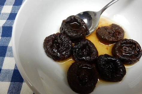 Old-fashioned Stewed Prunes – A Hundred Years Ago Stewed Prunes For Constipation, Stewed Prunes Recipes, Stewed Prunes, Basic Foods, Prune Recipes, Cooking Basics, Dessert Food, Basic Recipes, Breakfast Food