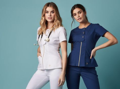 This company is making stylish scrubs so doctors and nurses can express themselves while on the job Dental Uniforms, Medical Scrubs Fashion, Medical Scrubs Outfit, Stylish Scrubs, Doctor Scrubs, Scrubs Dress, Scrub Style, Scrubs Outfit, Scrubs Uniform