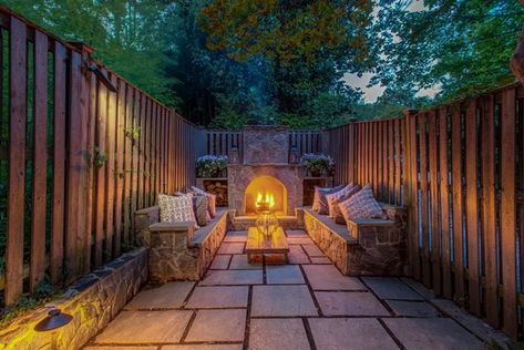 Small Patio With Fireplace, Row House Backyard, Rowhouse Backyard, Narrow Deck, Narrow Backyard, Bungalow Backyard, Cozy Patio Ideas, Stone Seating, Urban Patio