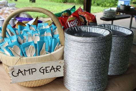 Camping Birthday Party Ideas - love the idea of pie plates as plates and "Camp Gear" for Utensils! Campfire Birthday Party, Camping Birthday Party Ideas, Happy Camper Birthday Party, Camping Theme Birthday Party, Campfire Party, Camping Theme Birthday, Glamping Party, Camping Theme Party, Camping Birthday Party