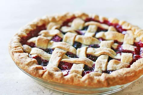 How To Bake Rhubarb Pie With Frozen Rhubarb - Recipes.net Berry Pie Recipe, Rhubarb Custard Pies, Rhubarb Recipes Pie, Freeze Rhubarb, Sara Lynn, Blackberry Pie, Strawberry Rhubarb Pie, Rhubarb Pie, Berry Pie