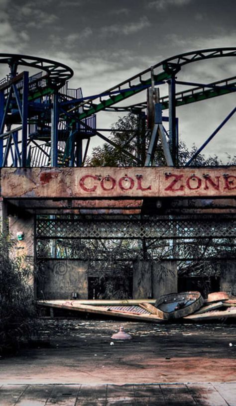 Abandon Amusement Parks, Haunted Amusement Park Aesthetic, Creepy Amusement Park, Old Amusement Park Aesthetic, Horror Amusement Park, Old Amusement Park, Abandoned Theme Park Aesthetic, Abandoned Amusement Park Aesthetic, Abandoned Funfair