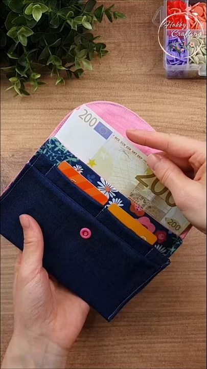 VERY EASY 😍 How to sew a 3 pocket wallet the easy way? #diy #wallet #howto Diy Wallet Pattern, Diy Wallet, Wallet Pattern, Pocket Wallet, How To Sew, Hobbies And Crafts, Wallet, Sewing, Pattern