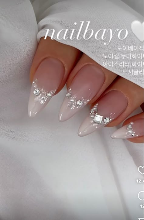 Anniversary Nails Almond, Wedding Nails Almond Shape French, Fancy Wedding Nails For Bride, Wedding Stilleto Nails For Bride, Bridal Nails With Stones, Wedding Nails With Jewels, Hollywood Glamour Nails, Wedding Nails Crystals, Wedding Nails Glam