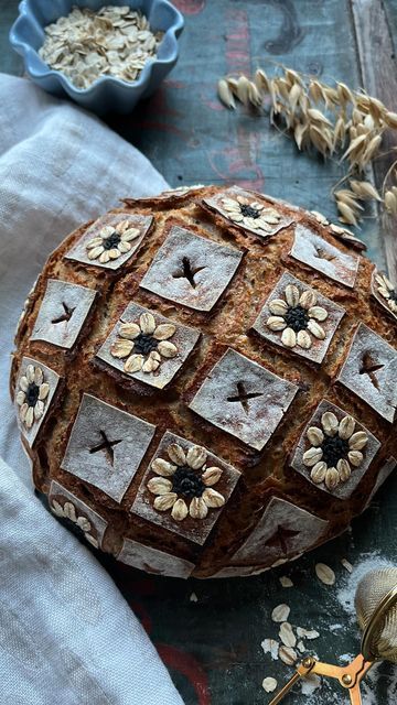 Decorated Bread Loaf, Sourdough Paint Recipe, Beetroot Sourdough Bread, Sourdough Flower Design, Sourdough Decorations, Sunflower Sourdough Scoring, Flower Sourdough Scoring, Sourdough Bread Shapes, Sourdough Gift Ideas