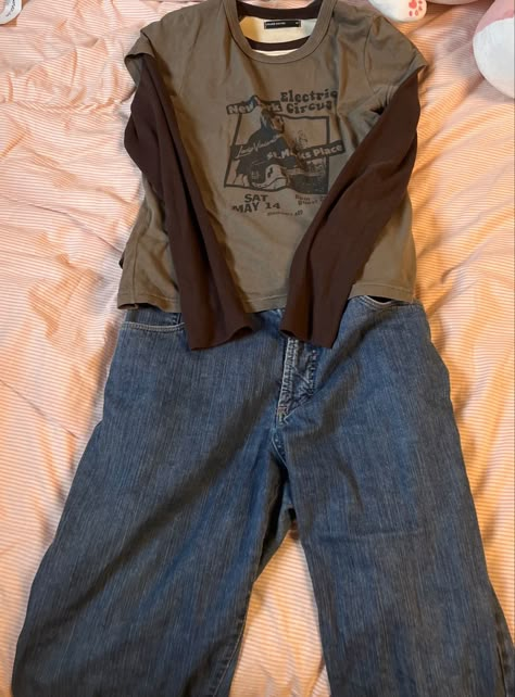 Twilight Mens Outfits, Midwestern Emo Outfit Men, Midwest Emo Aesthetic Outfit Men, Summer Grunge Outfits 90s Style Men, Losercore Outfits Male, Midwest Emo Fashion Male, Midwest Emo Fashion Men, Midwest Emo Outfits Men, Midwest Emo Style