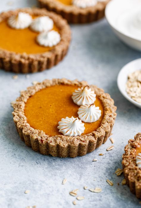 Mini Pumpkin Tarts infused with CBD - Yoga of Cooking Oats Smoothie Recipes, Pumpkin Tarts, Pumpkin Spice Donut, Mini Pumpkin Pies, Yummy Fall Recipes, Breakfast Smoothie Recipes, Mini Tart, Fall Flavors, Pumpkin Pecan