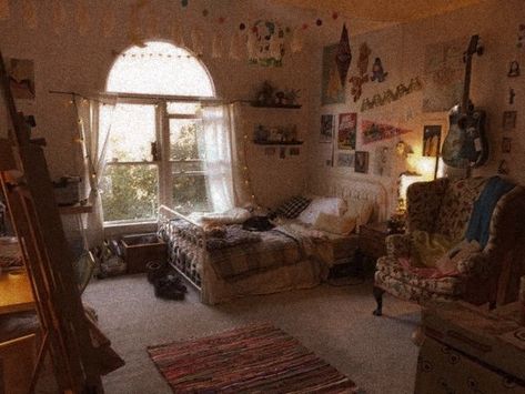 Grandmacore Bedroom Aesthetic, 1990s Bedroom Aesthetic, Early 2000s Apartment Aesthetic, Bedroom Reference Photo, 90s House Aesthetic, 90s Teen Bedroom, 90s Bed, 1990s Bedroom, 90’s Room