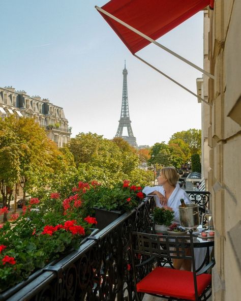 Hôtel Plaza Athénée (@plaza_athenee) • Instagram photos and videos Plaza Princess Aesthetic, Plaza Hotel New York Aesthetic, Paris Plaza Athenee, Hotel Plaza Athenee Paris, The Plaza Hotel Nyc, Plaza Athenee Paris, Plaza Athenee, What A Beautiful World, Paris Aesthetic