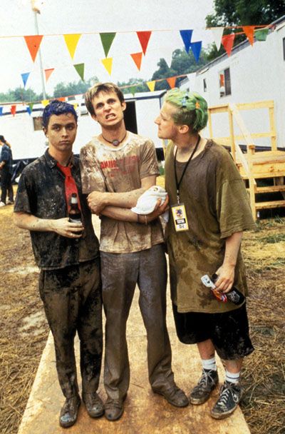 How many days can you go on tour without showering? Three, seven, fourteen? The answer probably has as much to do with your bandmates' tolerance for funk... Woodstock 1994, Billy Joe Armstrong, Green Day Band, Billie Green Day, Jason White, Green Day Billie Joe, Tré Cool, Fav Artist, Joe Armstrong