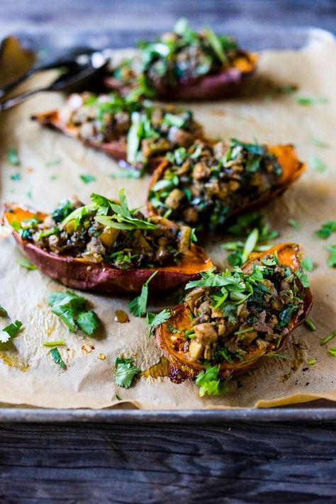 A recipe for Vegan Moroccan Sweet Potatoes w/ chickpeas, apples, onion, garlic & cilantro and flavorful Moroccan spices. Pumpkin Sweet Potato Soup, Healthy Fall Dinner, Stuffed Sweet Potatoes, Moroccan Spices, Ras El Hanout, Fall Dinner Recipes, Healthy Fall, Moroccan Food, Fall Dinner