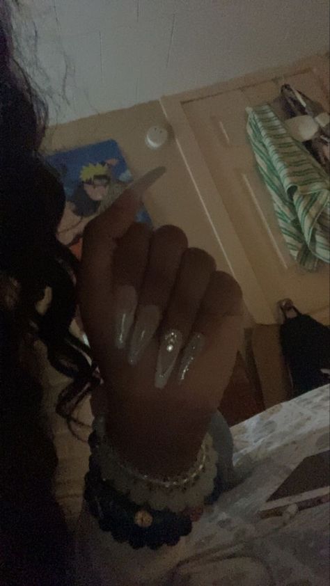 Nails Acrylic Latina, Nail Pfp, Copy And Paste Latina Nails, Latina Acrylic Nails Short, Carti Pfp, Latina Nails, Discord Pfps, Nails Silver, French Acrylic Nails