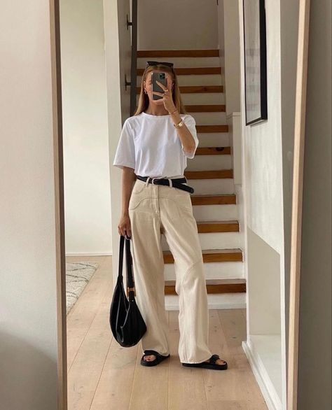 Normcore Outfits, Earth Tone Outfits, Womens Cargo Pants, Simple Work Outfits, Cargo Pants Baggy, Womens Cargo, Smart Casual Work Outfit, Simple Work, Corporate Fashion