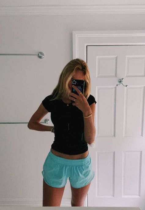 Lulu Girl, Cute Lululemon Outfits, Running Shorts For Women, Lululemon Outfit, Lulu Outfits, Active Workout, Lululemon Outfits, Casual Preppy Outfits, Casual School Outfits