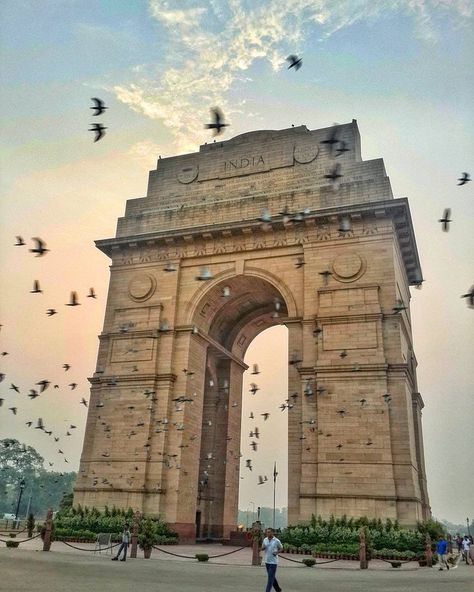 so pretty! Wallpapers School, Beach Travel Checklist, India Travel Places, Delhi Metro, Amazing India, India Gate, Visit India, New Delhi India, Tourist Places