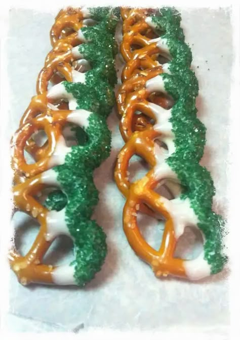 Usf Tailgate, Usf Graduation Party, St Patrick Party Food, St Patricks Desserts, Saint Patricks Party Ideas, St Pattys Party, Holiday Pretzels, St Patricks Food, St Patrick Day Snacks