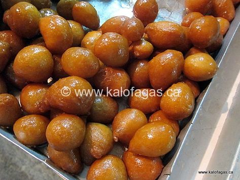 Loukoumades | Kalofagas.ca Honey Balls Recipe, Sweet Fritters, Greek Donuts, Honey Balls, Deep Fryer Recipes, Greek Dessert, Italian Pizza Recipes, Greek Pastries, Italian Pizza Recipe