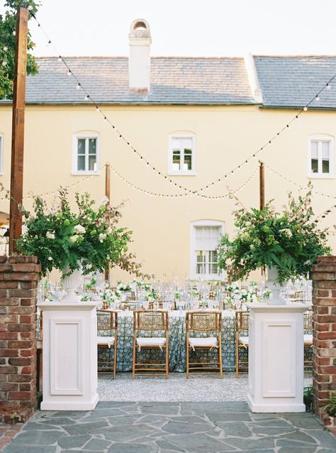 William Aiken House Wedding, Dinner Party Style, Charleston Gardens, William Aiken House, Fancy Dinner Party, Southern Garden, Downtown Charleston, Stylish Interior, Charleston Wedding Photographer