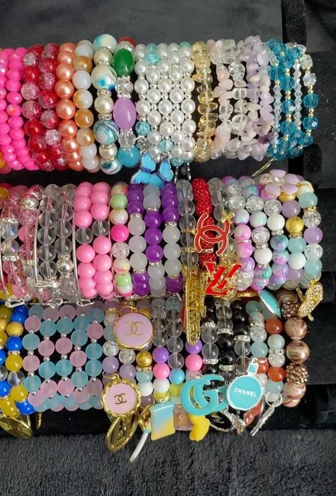 Body Jewelry Diy, Bracelet Business, Bracelet Aesthetic, Xoxo Jewelry, Girly Bracelets, Pandora Bracelet Designs, Colorful Bead Bracelets, Stacked Bracelets, Bff Jewelry