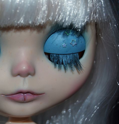 Stardust Pregnant Horse, Unique Blythe Dolls, Lillycat Bjd, Big Eyes Doll, Pin Up Posters, 2010s Nostalgia, Blonde Blythe Doll Blue Eyes, Blythe Doll Alt, Blonde Blue Eye Blythe Doll