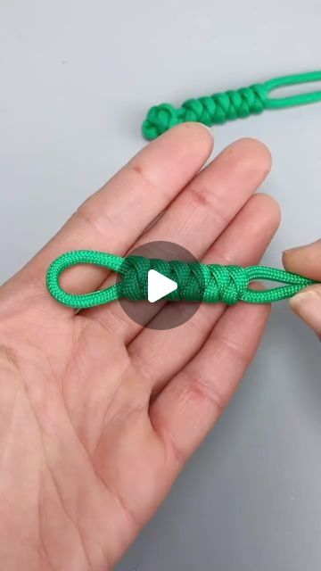 Braided Rope Bracelet Diy, How To Finish A Bracelet Sliding Knot, Hawaiian Bracelets Diy, How To Weave Bracelets, How To Braid Bracelets, How To Finish A Bracelet, String Bracelet Patterns Easy, Braided Bracelets With Beads, How To Make Friendship Bracelets