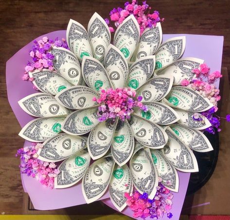 Origami Eagle, Money Gifting, Money Bouquets, Money Folding, Money Cakes, Gifting Money, Graduation Money Gifts, Cash Gifts, Money Rose