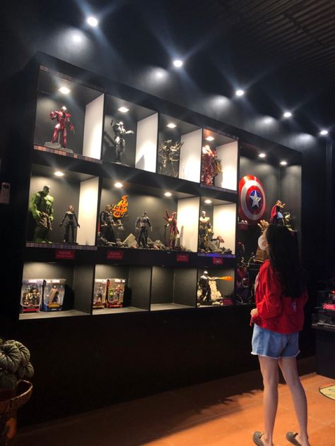 Marvel Collection Display, Action Figure Room, Game Collection Display, Figurine Collection Display, Hot Toys Display, Action Figure Display Ideas, Bearbrick Display, Collectors Room Ideas, Golden Spear