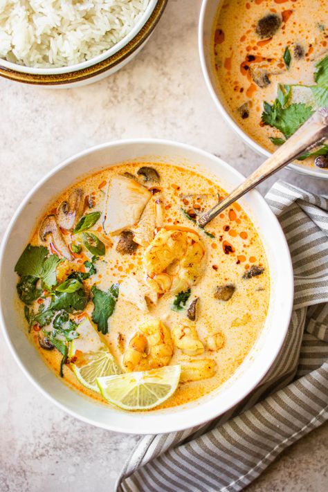 Thom Ka Gai Soup, Tom Ka Gai Soup, Tom Kha Gai Soup Recipe, Chicken Udon Soup, Tom Ka Gai, Tom Kha Gai Soup, Tom Kha Soup, Soup Thai, Thai Coconut Chicken Soup