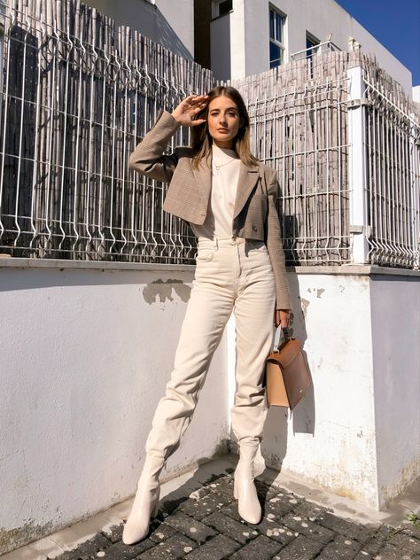 Cream Monochrome Outfit, Beige Monochrome Outfit, Taupe Outfit, Tan Outfit, Monochromatic Fashion, Monochromatic Outfit, Monochrome Outfit, Elegant Outfits, Woman Clothes