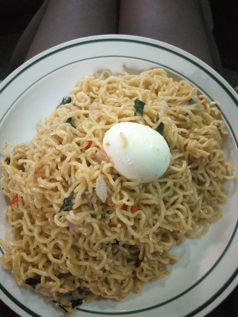 Indomie noodles + groundnut oil + onions + chilly pepper + fresh pepper +scent leaves + boiled egg. 😋 Indomie Noodles, Chilly Pepper, Groundnut Oil, Boiled Egg, Boiled Eggs, Onions, Noodles, Egg, Rice