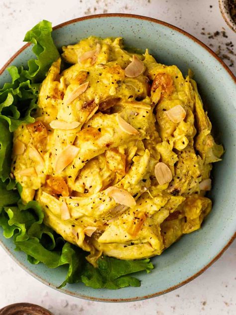 Coronation Chicken {Easy Recipe} Chicken Breast Sandwich Recipes, Coronation Chicken Sandwich, Coronation Chicken Recipe, Coronation Chicken Salad, Chicken Breast Sandwich, Coronation Chicken, British Dishes, Classic Sandwich, Chicken Easy