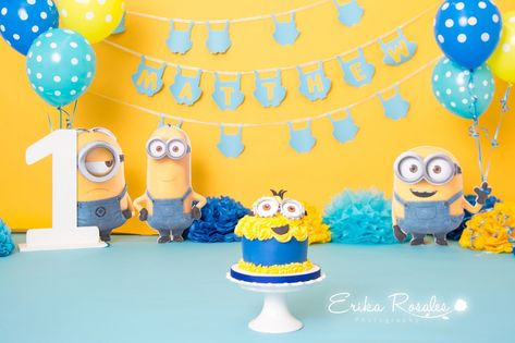 Minions Cake smash, first birthday smash cake yellow and blue minion cake Minions Cake, Cake Smash First Birthday, First Birthday Smash Cake, Cake Yellow, Minions Birthday, Minions Party, Minion Theme, Birthday Smash Cake, Minion Cake