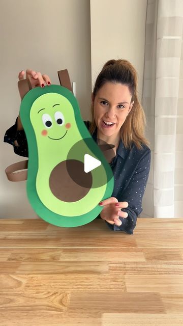 Avocado Costume Diy, Guacamole Costume, Diy Avocado Costume, Mango Costume, Disfraz Diy, Lettuce Costume Diy, Ideas Disfraces Halloween, Avocado Pregnancy Costume, Fruit Fancy Dress