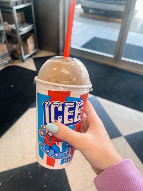 Icee Slushie Aesthetic, Slurpee Aesthetic, Slushie Aesthetic, Slushies Aesthetic, Coke Slushie, Icee Slushie, Slushy Drinks, Bracelet Tutorials, Sweet Foods