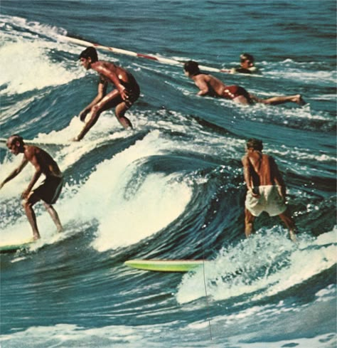 Man, I wish I could surf.  One day I WILL get up on a board and ride a wave farther than one inch. Surfing Vintage, Retro Ocean, Surfer Aesthetic, Photowall Ideas, Ocean Paradise, Vintage Surfing, Australia Vintage, Beach Retro, Surf Aesthetic