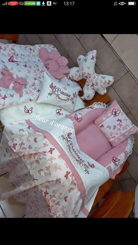 Draps Design, Baby Crafts Diy, Baby Crib Sets, Baby Crib Bedding Sets, Girls Bedding Sets, Baby Sheets, Baby Sewing Projects, Baby Room Design