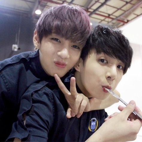 bts taekook selca hq icon ! Taekook Twitter, Bts Hoodie, Bts "on", First Love Bts, No Game No Life, Foto Ideas Instagram, Naha, Bts Chibi, Min Suga