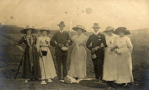 Edwardian outing by lovedaylemon, via Flickr Edwardian Women, Victorian Life, Antique Photography, Antique Clothing, Historical Pictures, Edwardian Era, Edwardian Fashion, The Favorite, Female Images