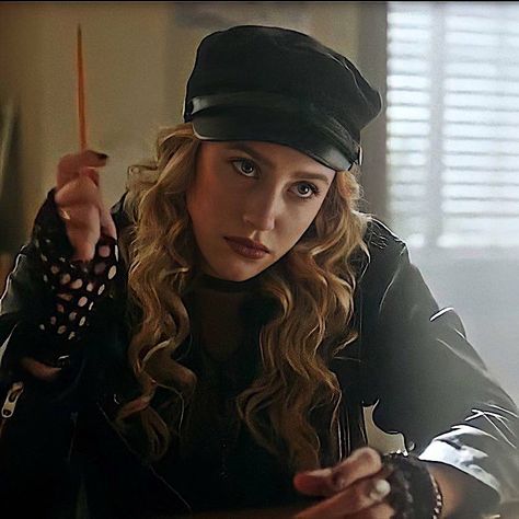 Alice Cooper Riverdale, Riverdale Season 1, Riverdale Aesthetic, Betty Cooper, Alice Cooper, Lili Reinhart, Couples Costumes, Riverdale, Face Claims